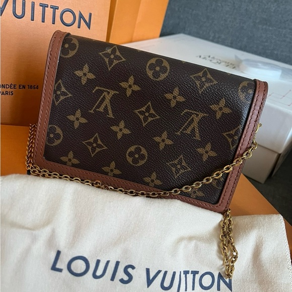 LOUIS VUITTON DAUPHINE CHAIN WALLET - Picture 3 of 5